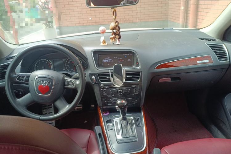 Used Audi Q5 2012 2.0TFSI Trendy Edition Center Console