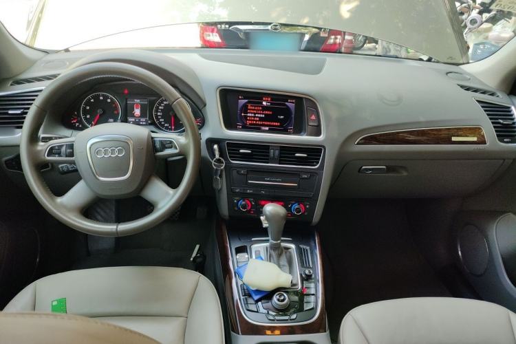 Used Audi Q5 2012 2.0TFSI Comfort Version Center Console