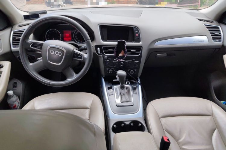 Used Audi Q5 2012 2.0TFSI Technology Model Center Console