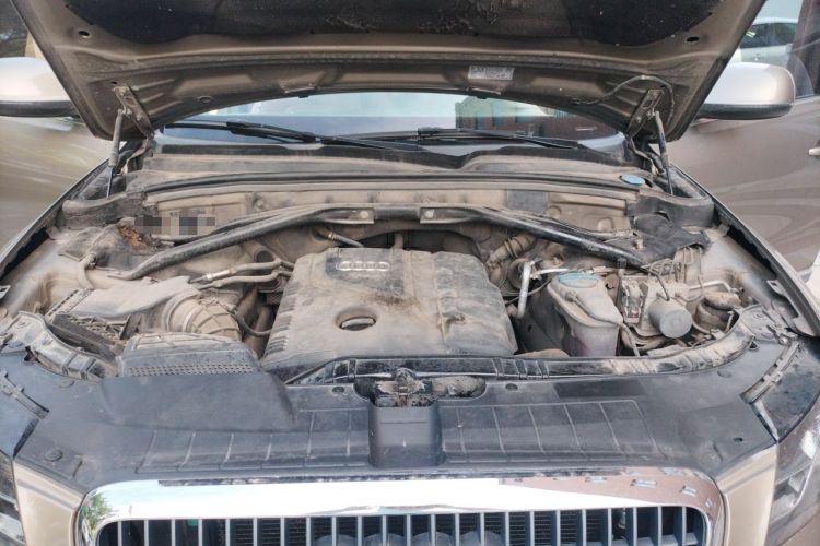 Used Audi Q5 2012 2.0TFSI Technology Model Engine Bay