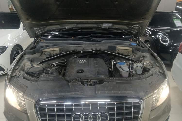 Used Audi Q5 2012 2.0TFSI Dynamic Edition Engine Bay