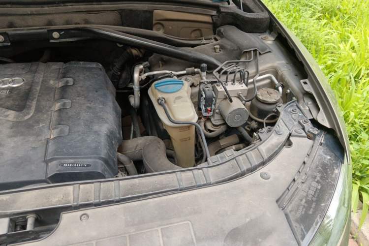 Used Audi Q5 2012 2.0TFSI Dynamic Edition Engine Bay Left