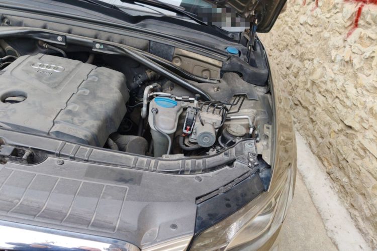 Used Audi Q5 2012 2.0TFSI Comfort Version Engine Bay Left
