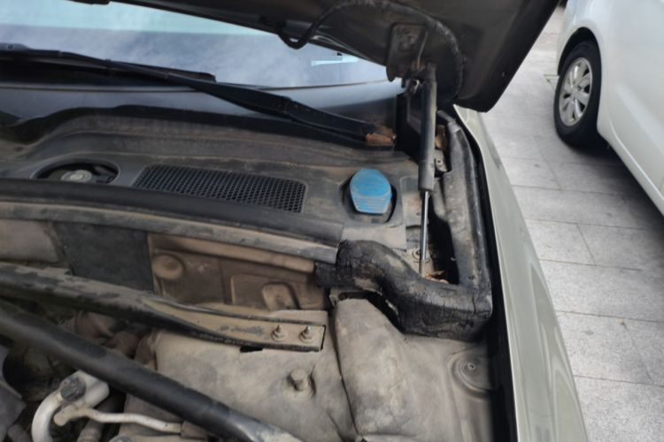Used Audi Q5 2012 2.0TFSI Comfort Version Engine Bay Left