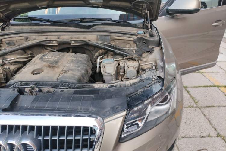 Used Audi Q5 2012 2.0TFSI Technology Model Engine Bay Left