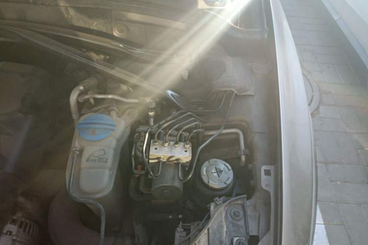 Used Audi Q5 2012 2.0TFSI Technology Model Engine Bay Left