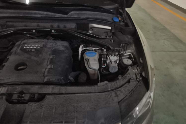 Used Audi Q5 2012 2.0TFSI Comfort Version Engine Bay Left