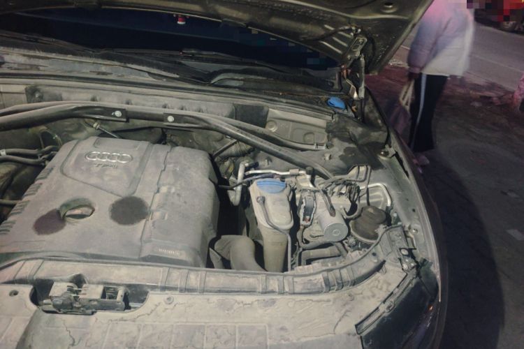 Used Audi Q5 2012 2.0TFSI Technology Model Engine Bay Left