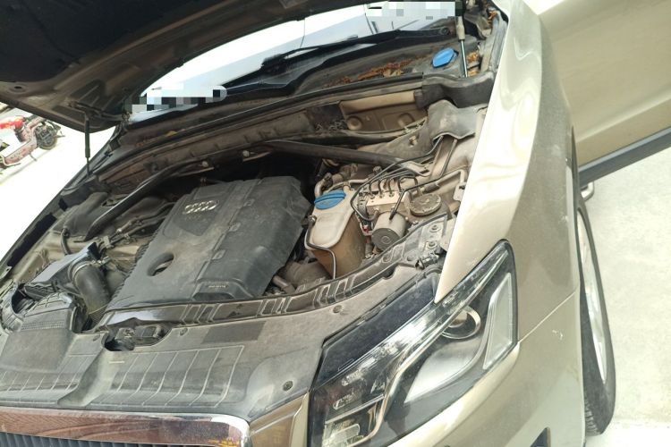 Used Audi Q5 2012 2.0TFSI Trendy Edition Engine Bay Left