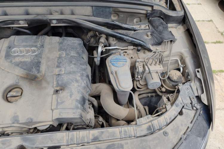 Used Audi Q5 2012 2.0TFSI Technology Model Engine Bay Left