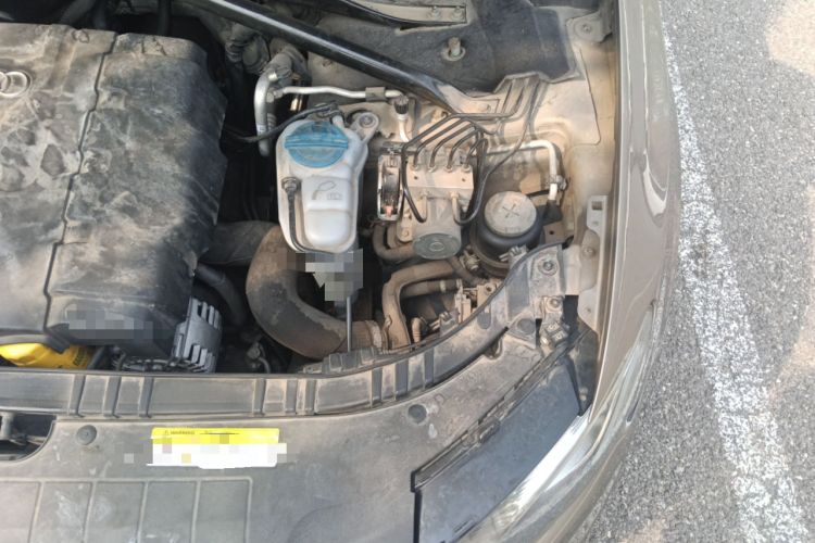 Used Audi Q5 2012 2.0TFSI Technology Model Engine Bay Left