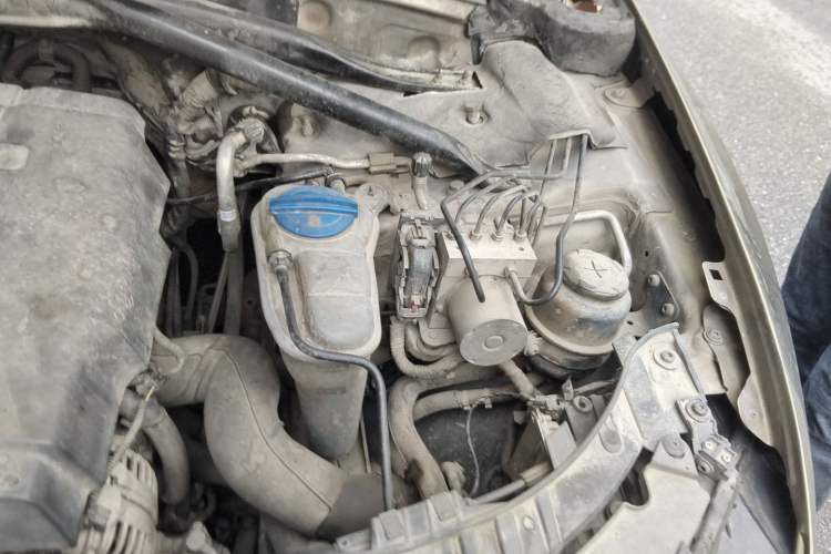 Used Audi Q5 2012 2.0TFSI Technology Model Engine Bay Left