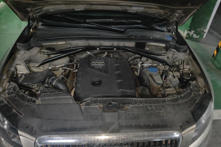 Used Audi Q5 2012 2.0TFSI Technology Model Engine Bay