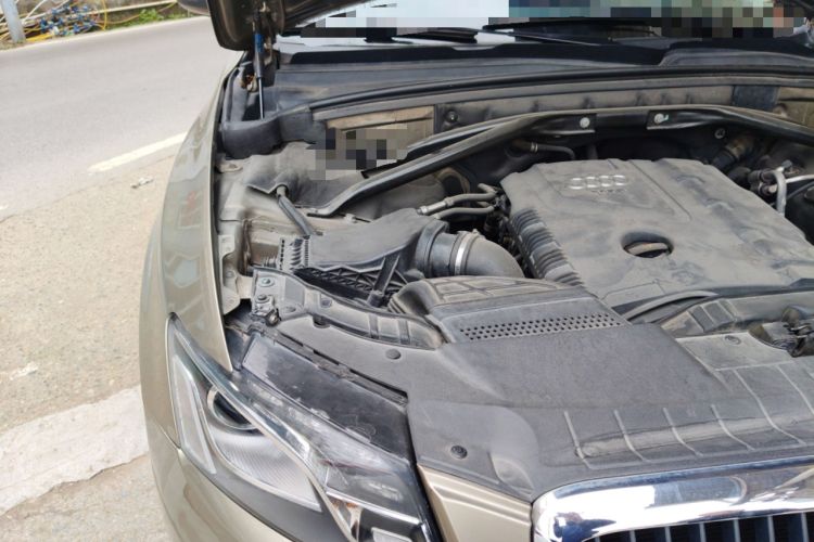 Used Audi Q5 2012 2.0TFSI Comfort Version Engine Bay Right