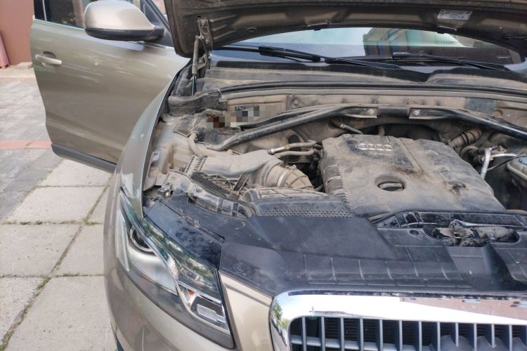 Used Audi Q5 2012 2.0TFSI Technology Model Engine Bay Right