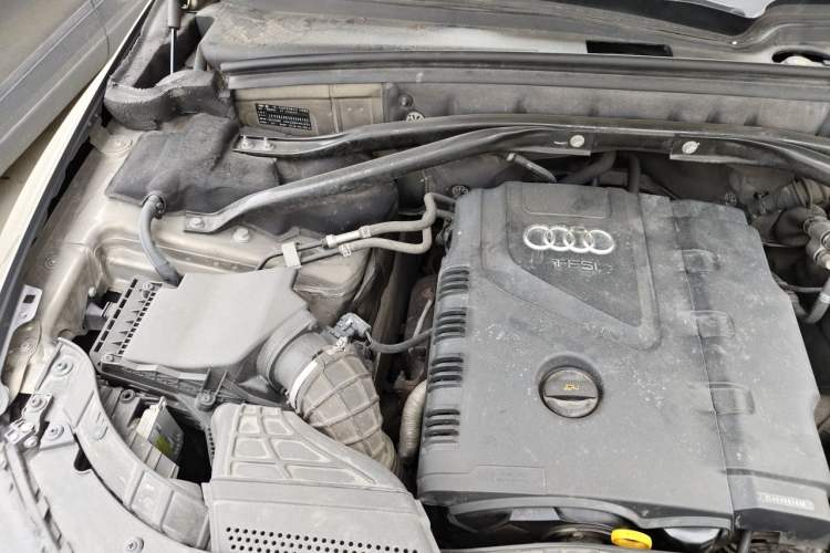 Used Audi Q5 2012 2.0TFSI Comfort Version Engine Bay Right