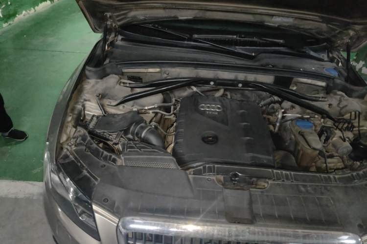 Used Audi Q5 2012 2.0TFSI Technology Model Engine Bay Right