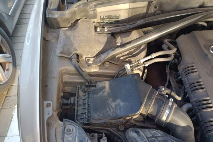 Used Audi Q5 2012 2.0TFSI Technology Model Engine Bay Right