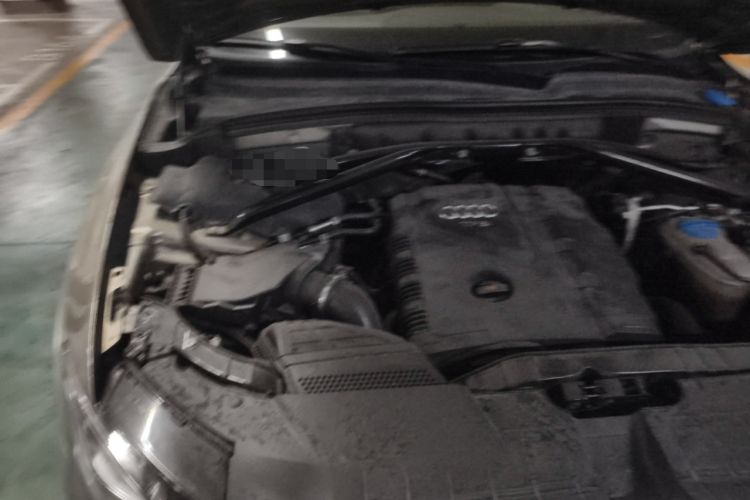 Used Audi Q5 2012 2.0TFSI Comfort Version Engine Bay Right
