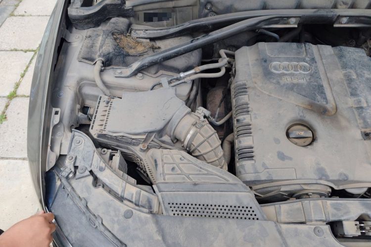 Used Audi Q5 2012 2.0TFSI Technology Model Engine Bay Right