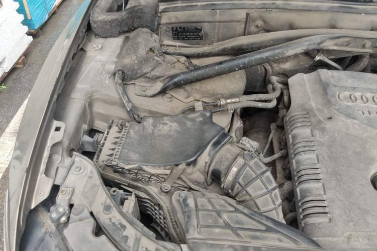 Used Audi Q5 2012 2.0TFSI Technology Model Engine Bay Right