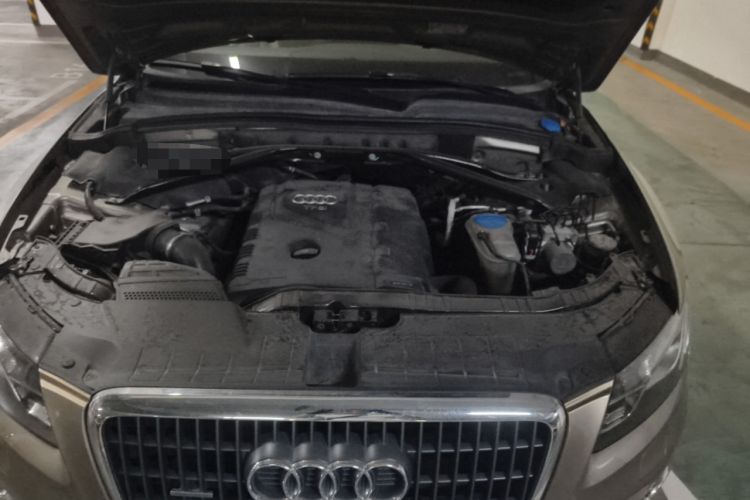 Used Audi Q5 2012 2.0TFSI Comfort Version Engine Bay