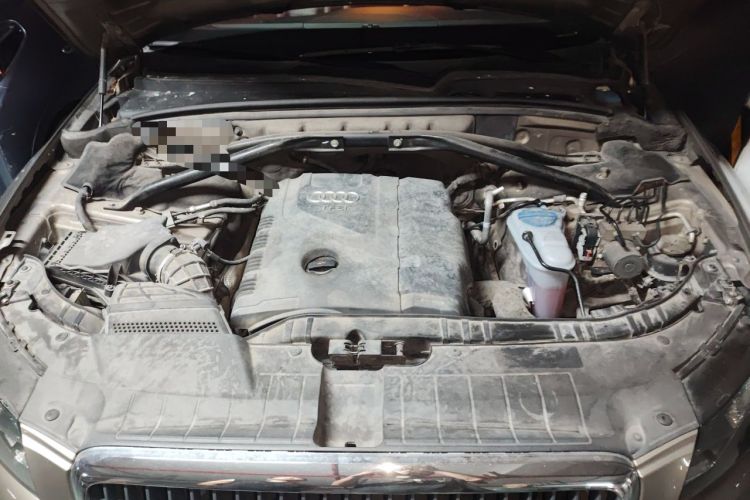 Used Audi Q5 2012 2.0TFSI Comfort Version Engine Bay