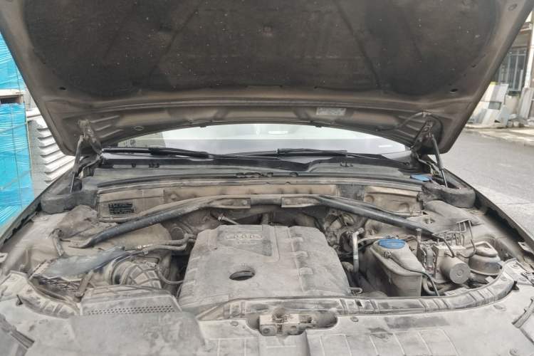 Used Audi Q5 2012 2.0TFSI Technology Model Engine Bay