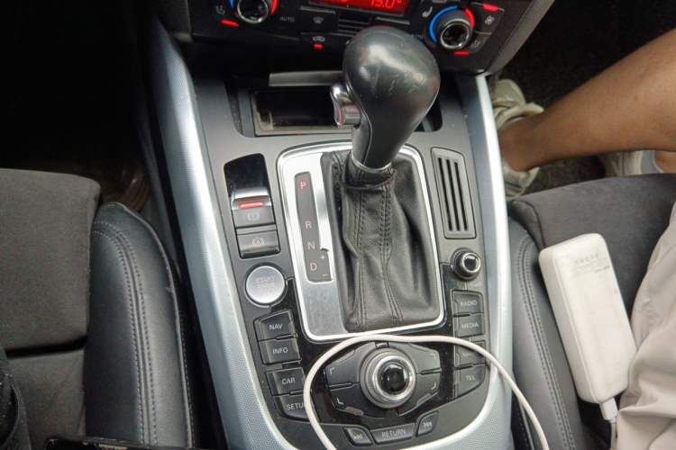 Used Audi Q5 2012 2.0TFSI Dynamic Edition Gear Lever