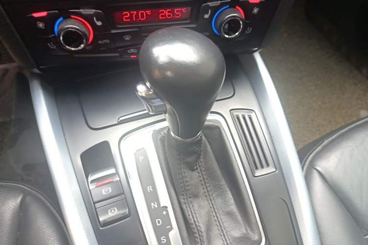Used Audi Q5 2012 2.0TFSI Technology Model Gear Lever