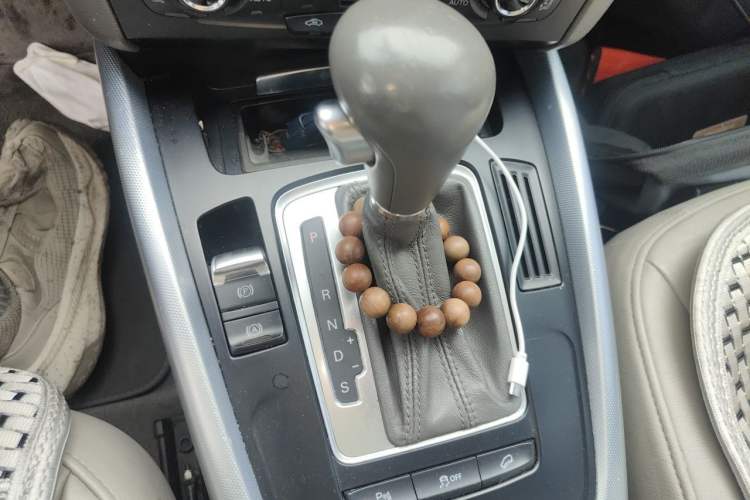 Used Audi Q5 2012 2.0TFSI Technology Model Gear Lever