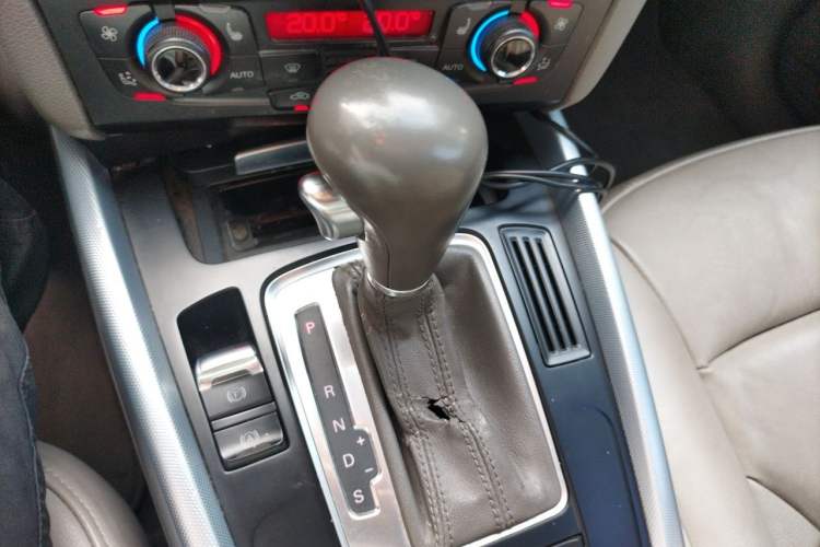 Used Audi Q5 2012 2.0TFSI Technology Model Gear Lever