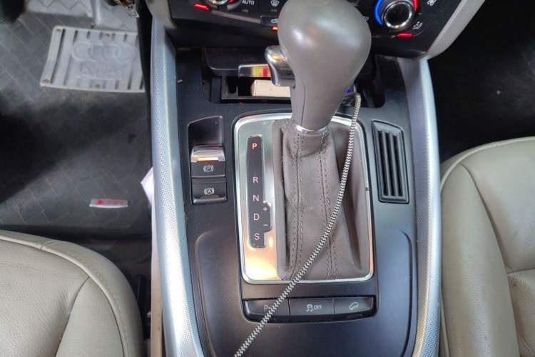 Used Audi Q5 2012 2.0TFSI Technology Model Gear Lever
