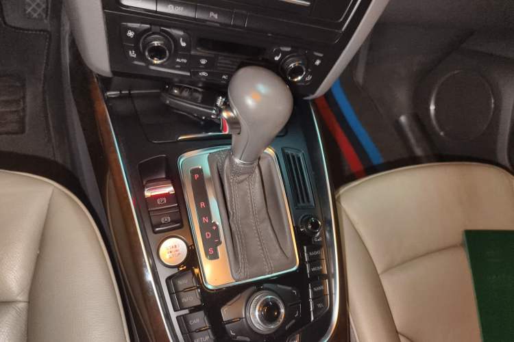 Used Audi Q5 2012 2.0TFSI Comfort Version Gear Lever