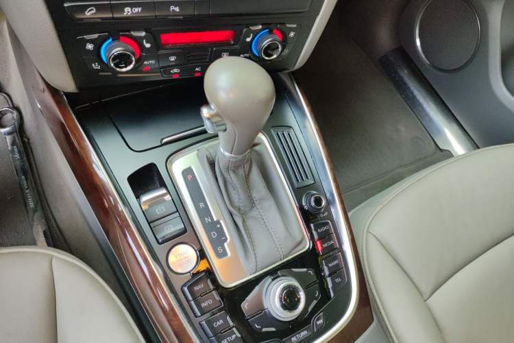 Used Audi Q5 2012 2.0TFSI Comfort Version Gear Lever