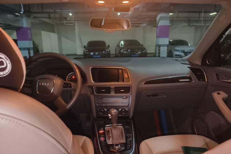 Used Audi Q5 2012 2.0TFSI Comfort Version Headliner