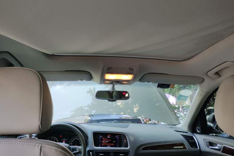 Used Audi Q5 2012 2.0TFSI Comfort Version Headliner