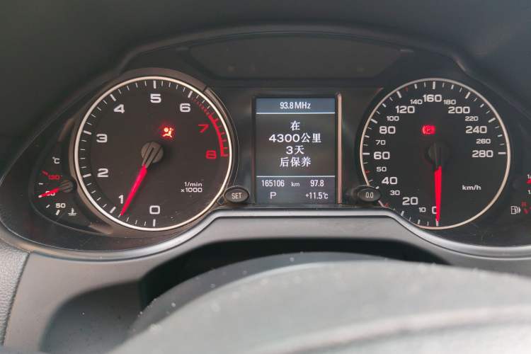 Used Audi Q5 2012 2.0TFSI Comfort Version Odometer Close Up