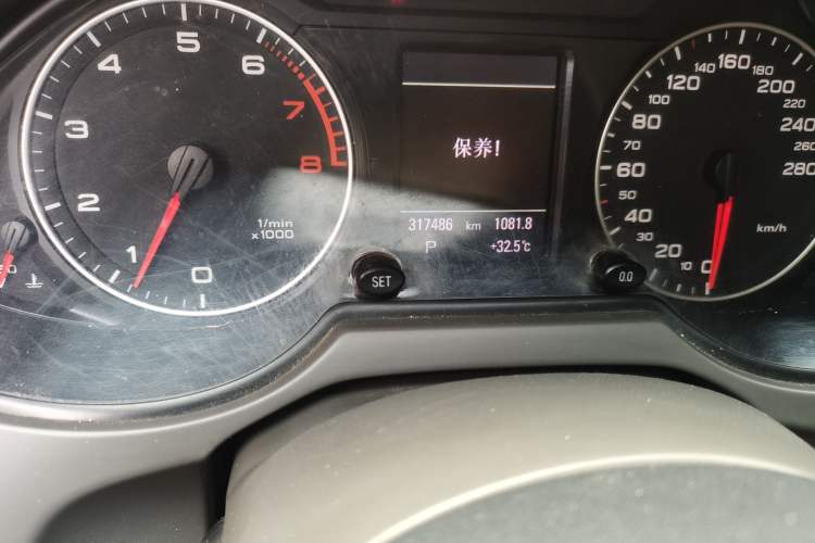 Used Audi Q5 2012 2.0TFSI Comfort Version Odometer Close Up