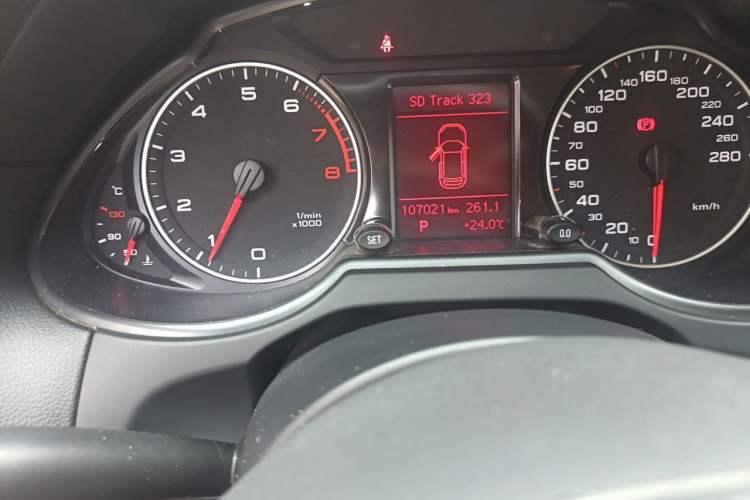 Used Audi Q5 2012 2.0TFSI Technology Model Odometer Close Up