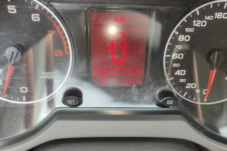 Used Audi Q5 2012 2.0TFSI Technology Model Odometer Close Up