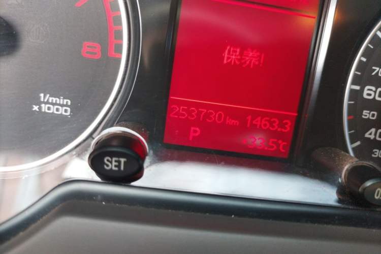Used Audi Q5 2012 2.0TFSI Technology Model Odometer Close Up