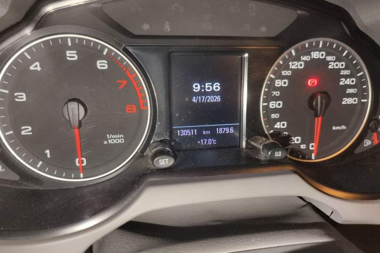 Used Audi Q5 2012 2.0TFSI Comfort Version Odometer Close Up
