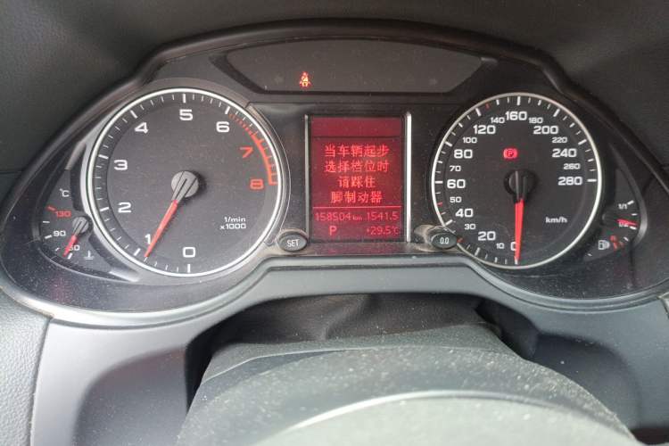 Used Audi Q5 2012 2.0TFSI Trendy Edition Odometer Close Up