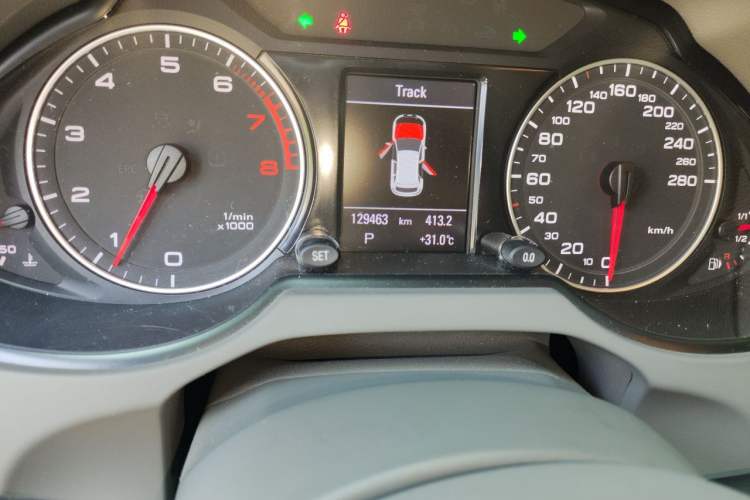 Used Audi Q5 2012 2.0TFSI Comfort Version Odometer Close Up