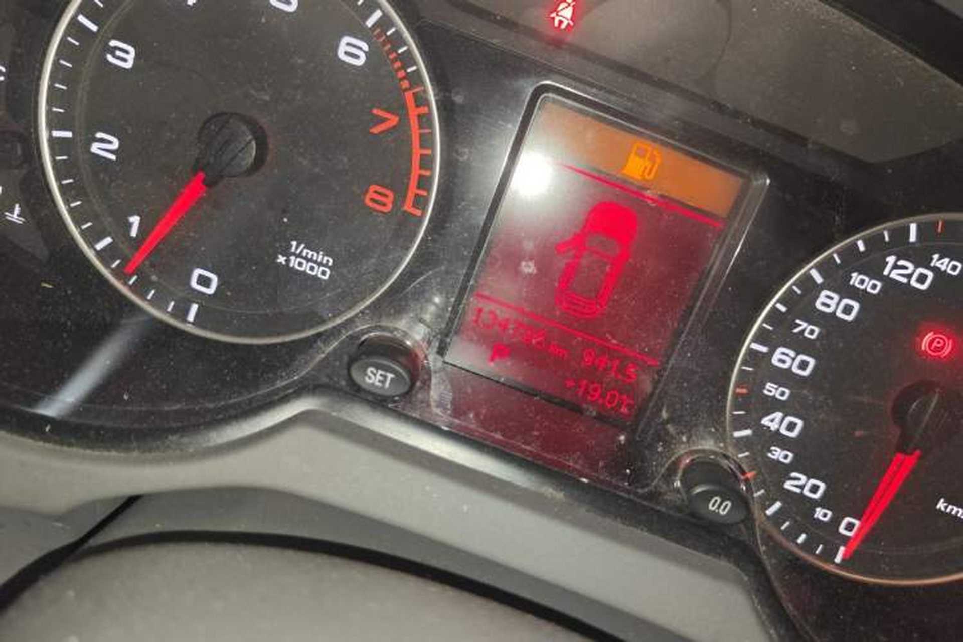 Used Audi Q5 2012 2.0TFSI Technology Model Odometer Close Up