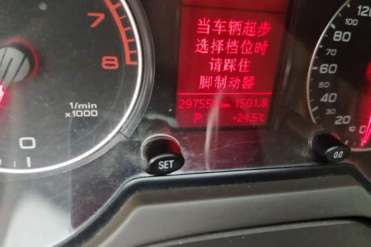 Used Audi Q5 2012 2.0TFSI Technology Model Odometer Close Up
