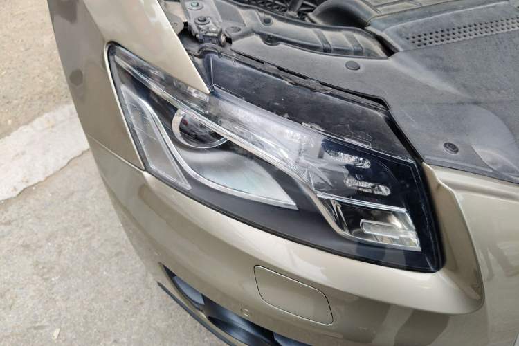 Used Audi Q5 2012 2.0TFSI Comfort Version Right Front Headlight