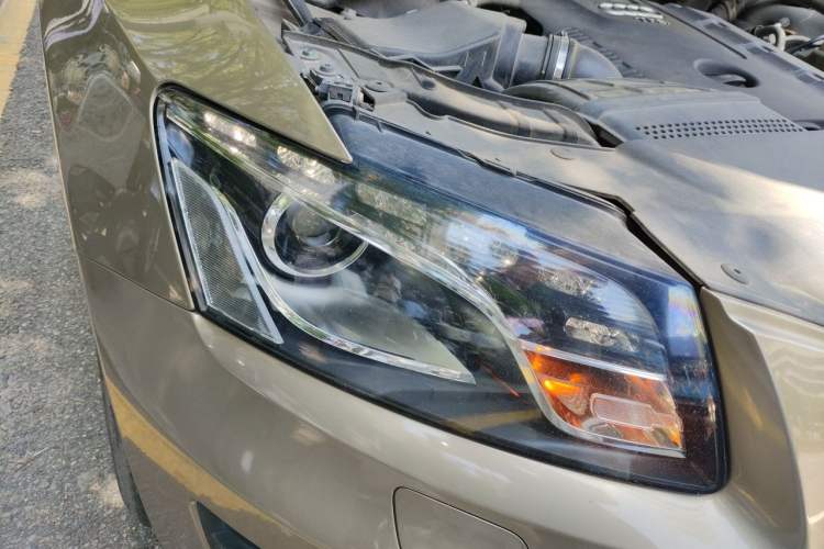 Used Audi Q5 2012 2.0TFSI Comfort Version Right Front Headlight