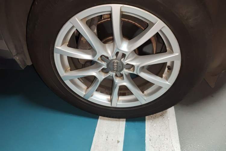 Used Audi Q5 2012 2.0TFSI Comfort Version Right Front Wheel Hub